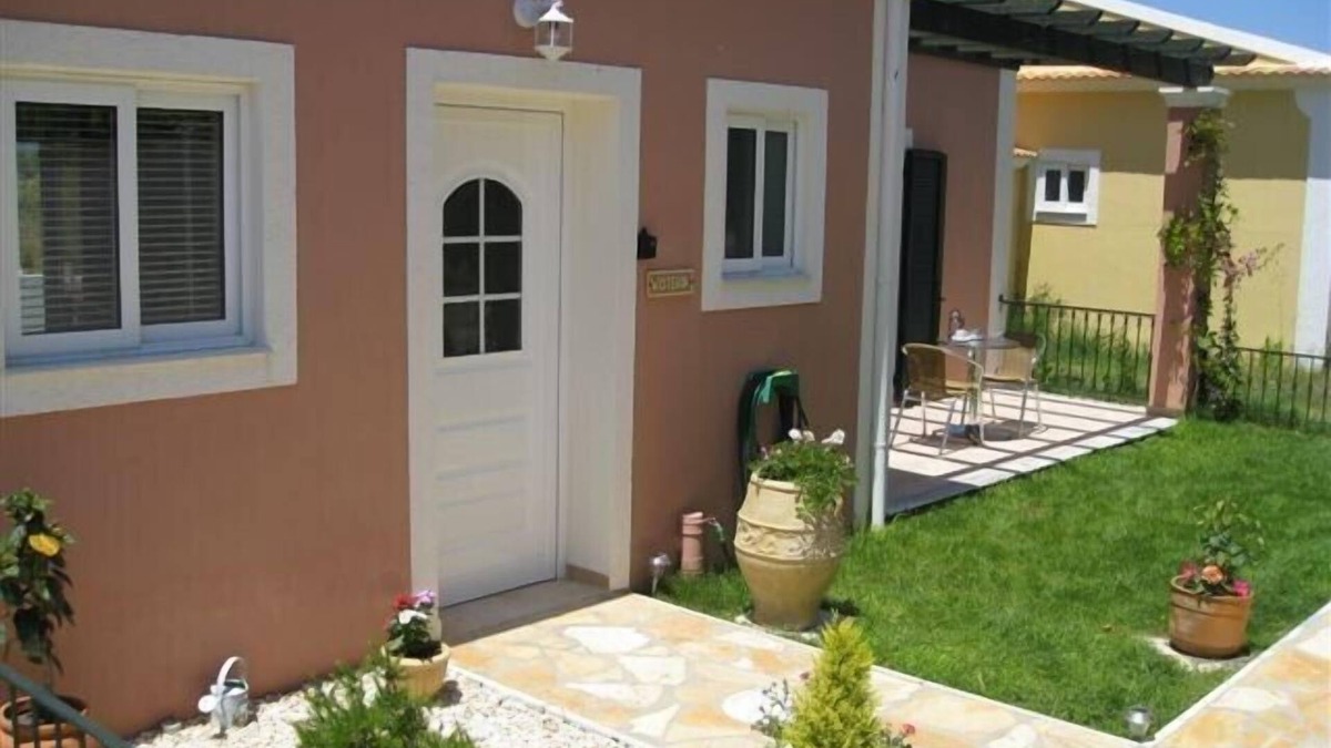 Ag. Georgios Villa | Charming Villa with Garden, 10-Min Walk to St. George Beach, Close to Amenities