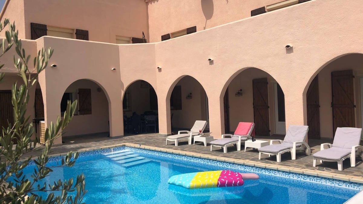 Llauro Villa | Charming Villa with large swimming pool & unique view over mountains, plain, sea