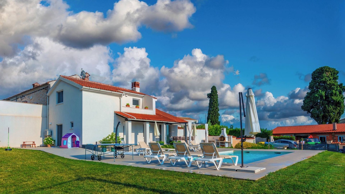 Butkovici House | Charming villa with pool for 7 people
