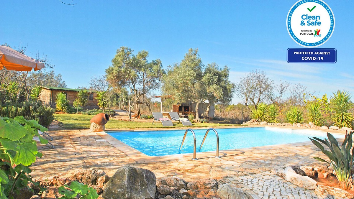 Albufeira Villa | CHARMING VILLA WITH PRIVATE POOL, BBQ AND FREE Wi-Fi