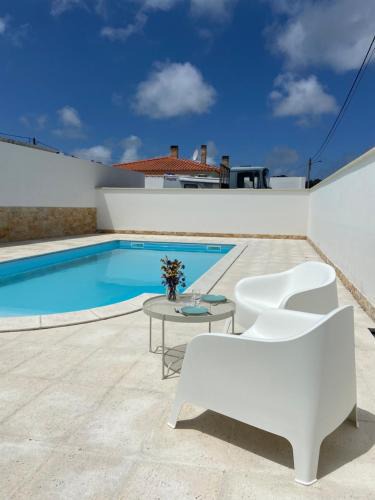 Pataias Villa | Charming villa with private poll