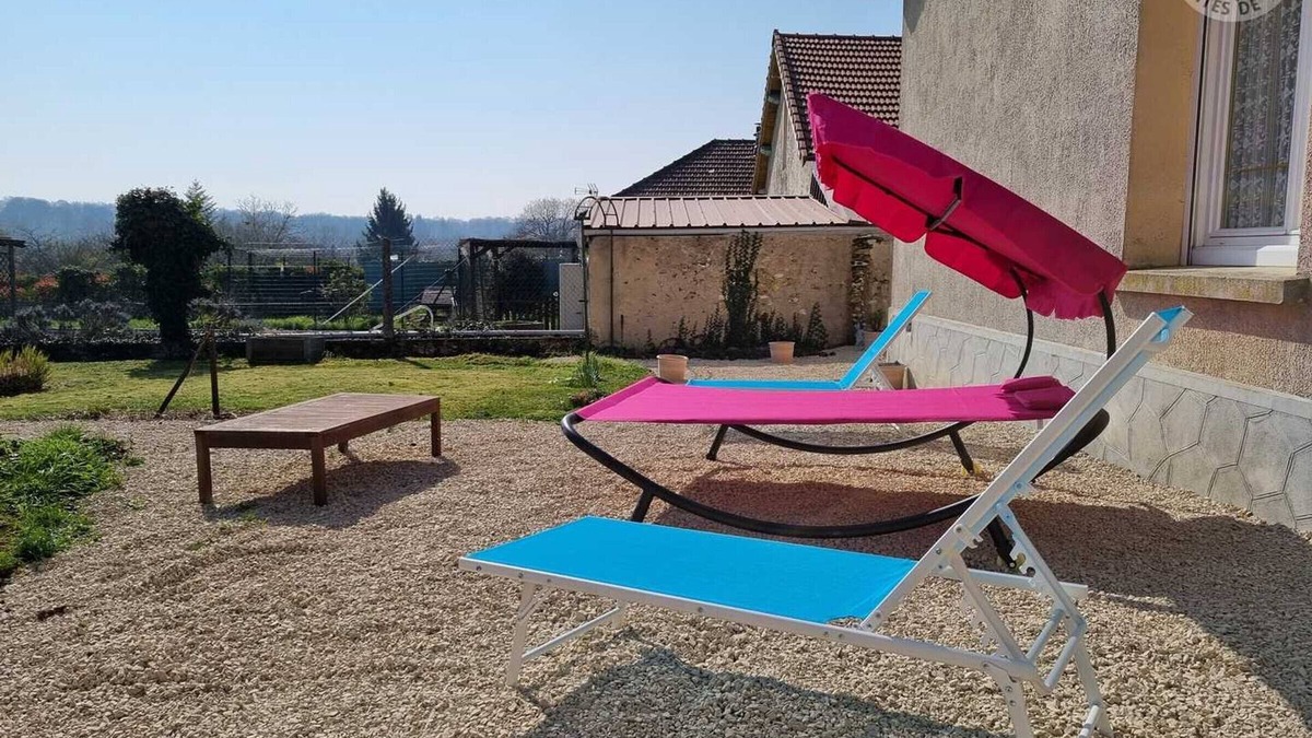 Viels-Maisons Cottage | Charming Village Home with Garden, Terrace, and Garage - Pet Friendly, Near Disneyland