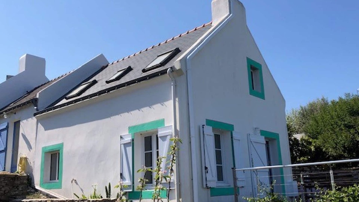 Locmaria House | Charming Village House in Samzun, 200m from Beach, WiFi, Garden, No Pets