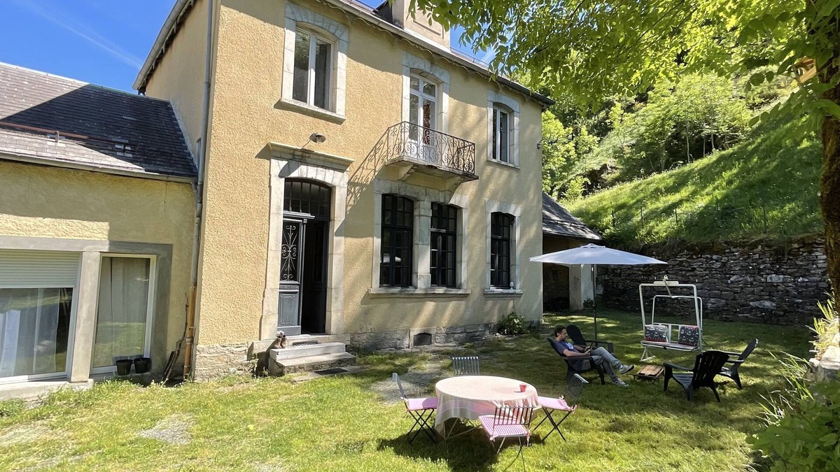 Mayregne House | Charming village school for 10 people