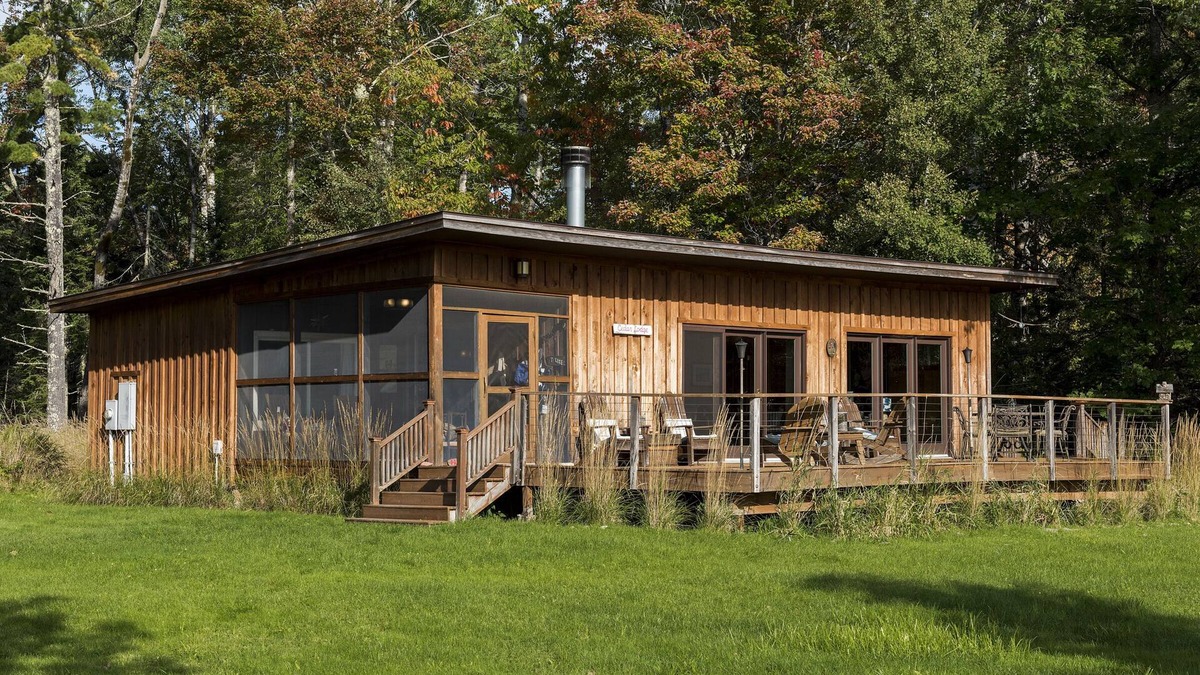 La Pointe Cabin | Charming Vintage 1950's Cottage