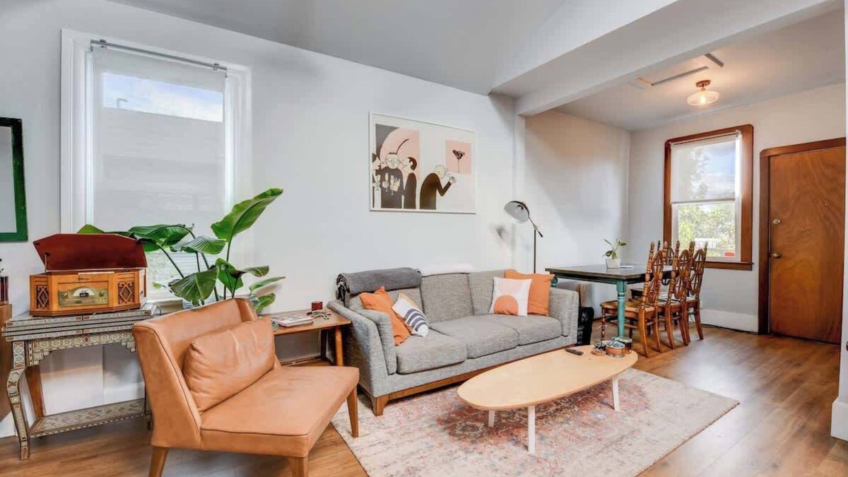 Emeryville Apartment | Charming Vintage 2BR Apartment in Oakland