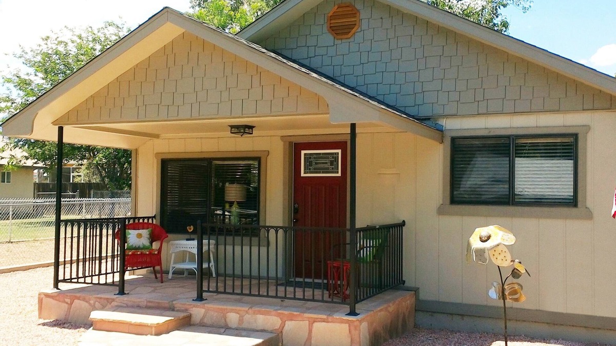 Cottonwood Cottage | Charming Vintage Cottage -Walking Distance to Old Town Cottonwood!