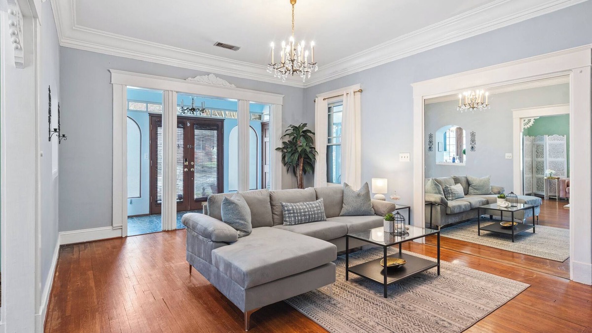 Virginia Highland House | Charming Vintage Modern 1BR, 1BA Apartment in Midtown @Piedmont Park.