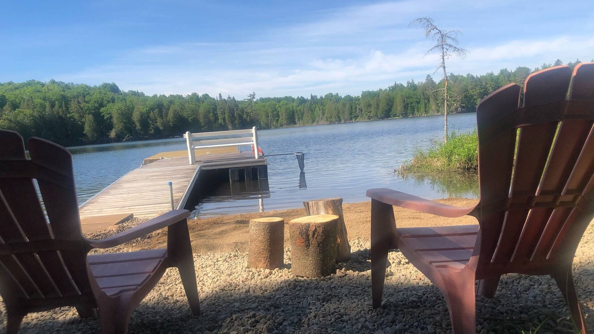 Riviere-Rouge Ski Chalet | Charming Waterfront Cottage 35 minutes from Mont-Tremblant