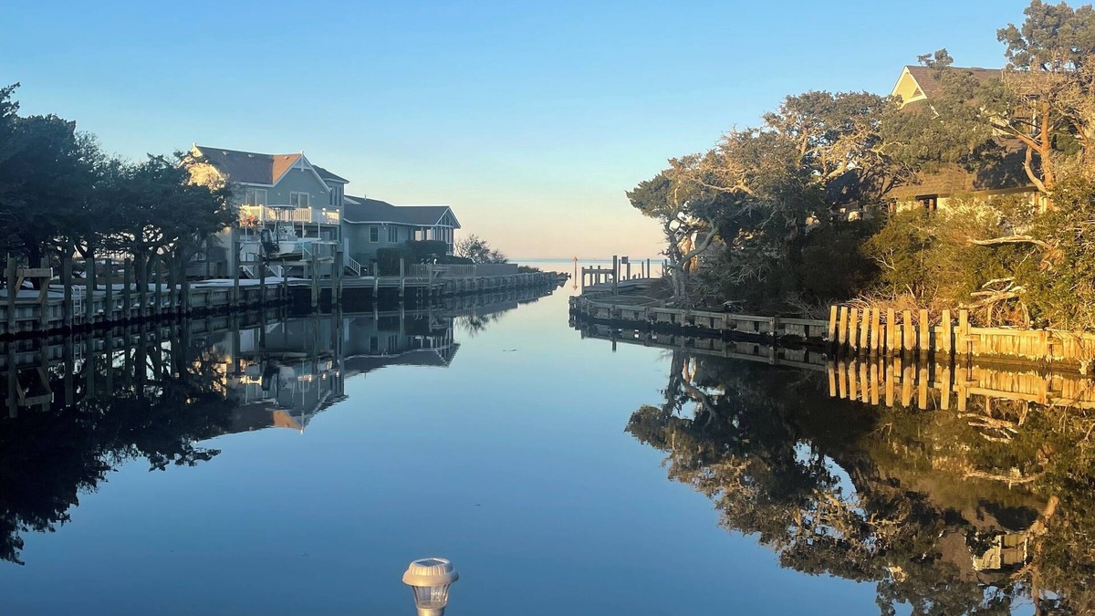 Ocracoke Apartment | Charming Waterfront 2-bedroom apartment in enchanting Ocracoke W Dock & kayaks.