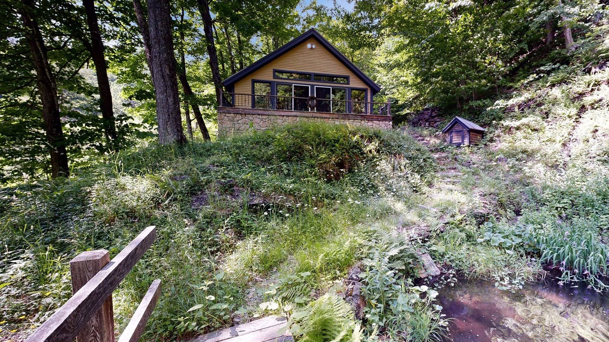 Barnard House | Charming waterfront 2BR house, private beach, waterfall, firepit, wifi, kayak