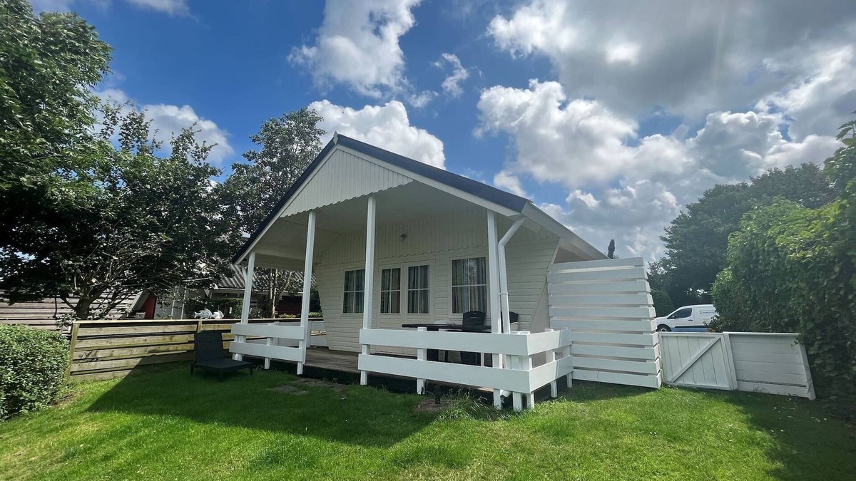 Anjum Ski Chalet | Charming Waterfront Chalet Near Lauwersmeer