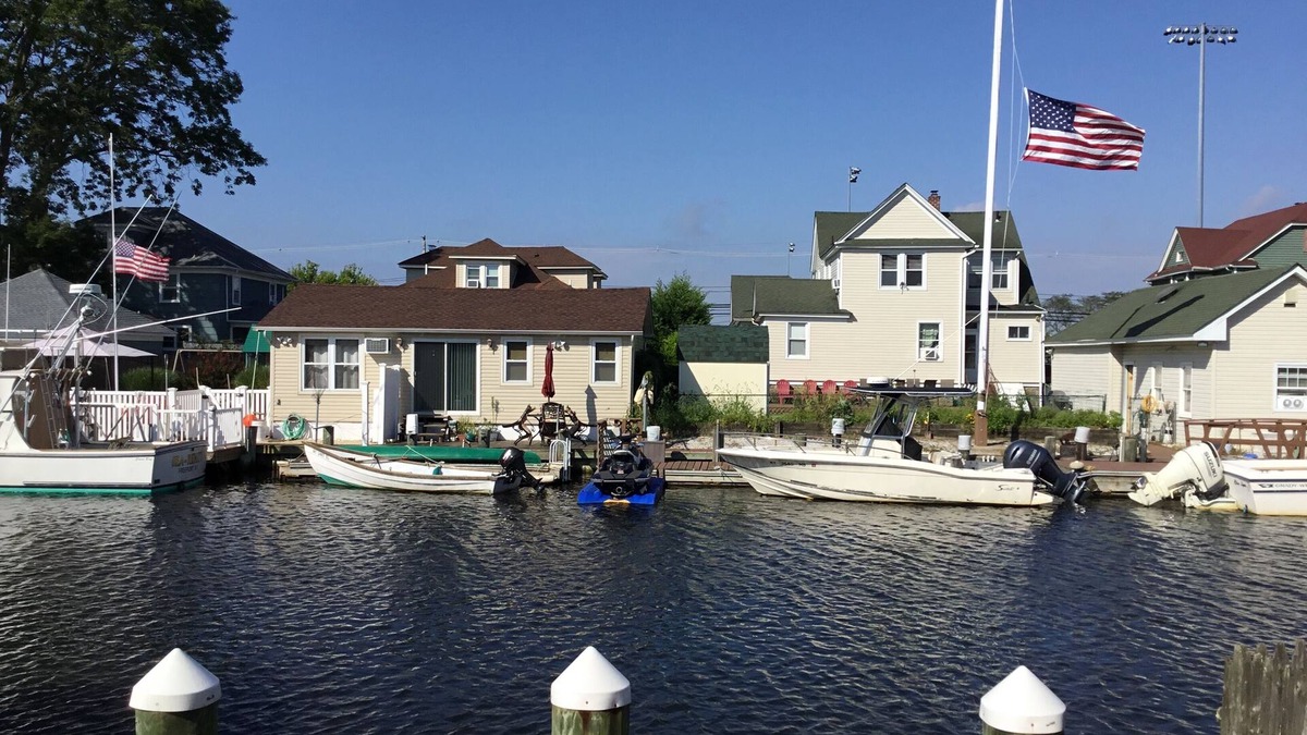Freeport's Nautical Mile Cottage | Charming Waterfront Cottage: Great summer rental as well as year round!