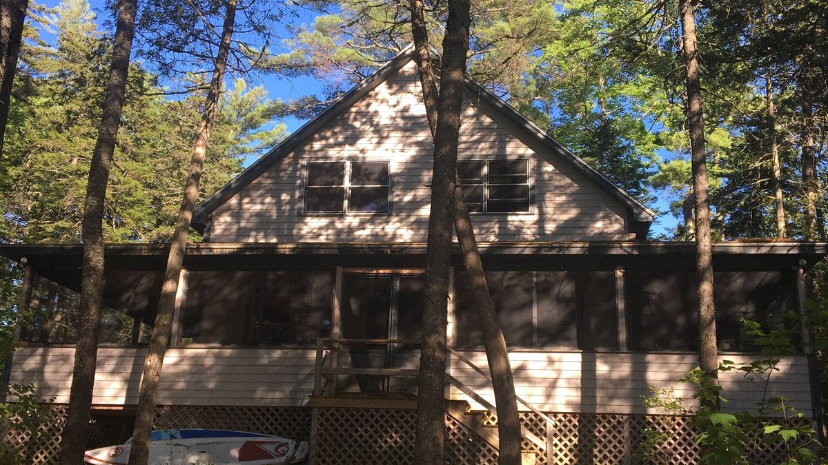 Medford Cottage | Charming waterfront cottage on Schoodic lake.