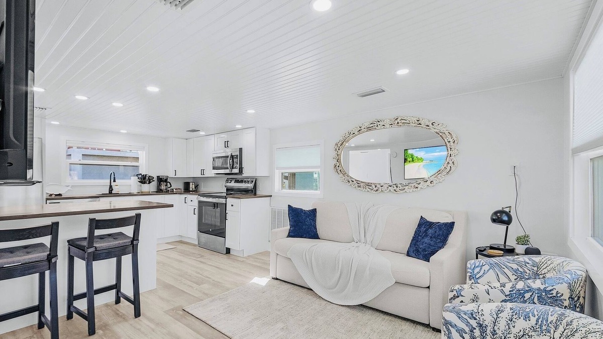 Matlacha Cottage | Charming Waterfront Cottage on peaceful Matlacha! FULL RENOVATION DECEMBER 2024