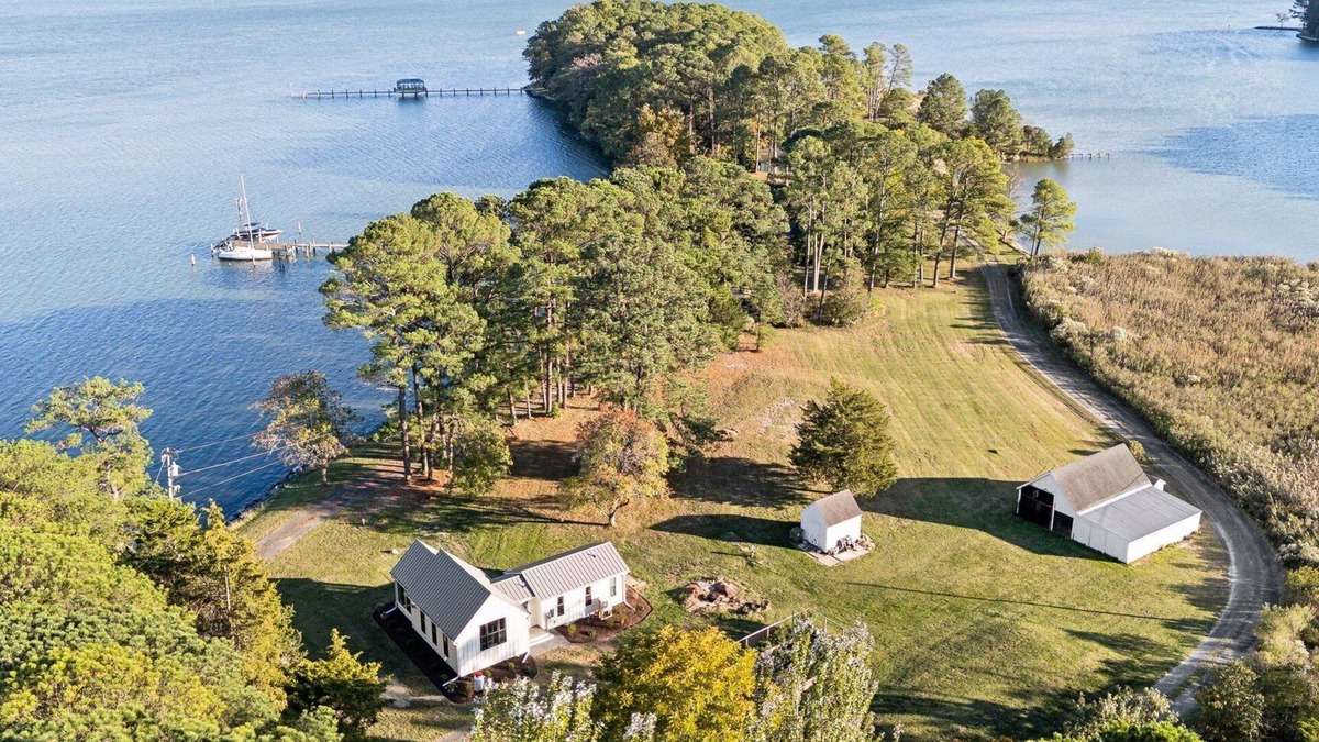 Bozman Cottage | Charming Waterfront Cottage Retreat near St. Michaels