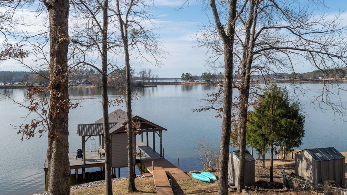 Cropwell House | Charming waterfront home with beautiful panoramic views!
