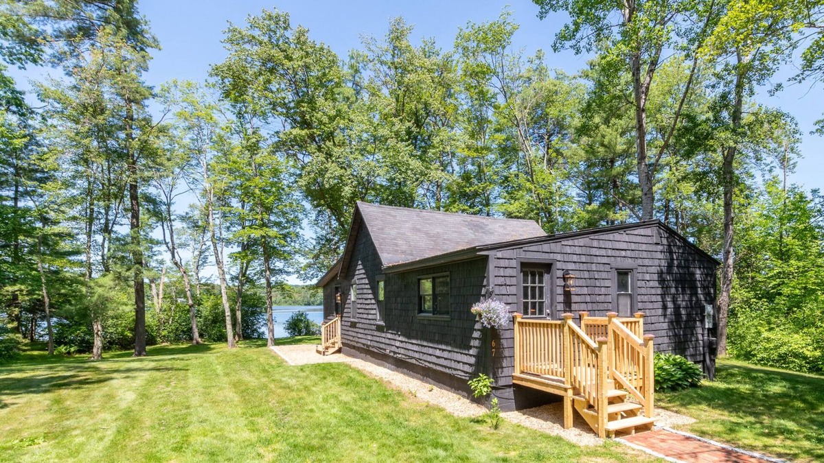 Lochmere House | Charming Waterfront Home on Silver Lake - Sleeps 4 - Private Beach