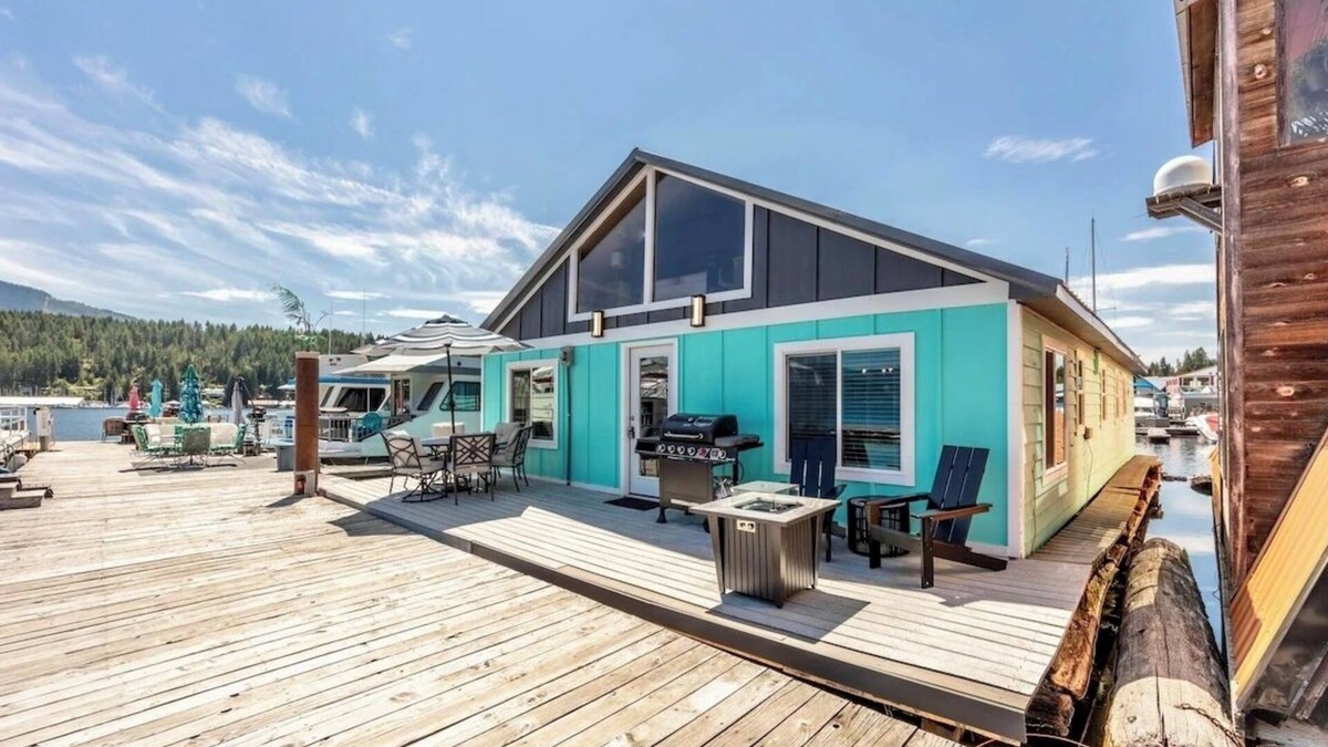 Bayview House | Charming waterfront retreat with boat dock