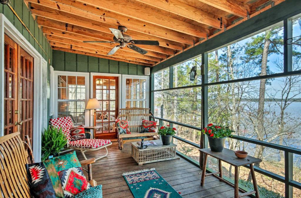 Ridgeway House | Charming Waterfront Ridgeway Cabin with Dock!