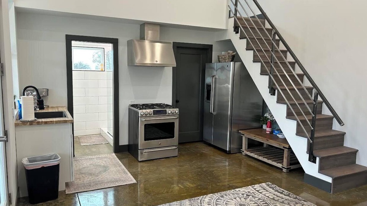 Millville Apartment | Charming Waterfront Studio with AC and WiFi in lovely Millville