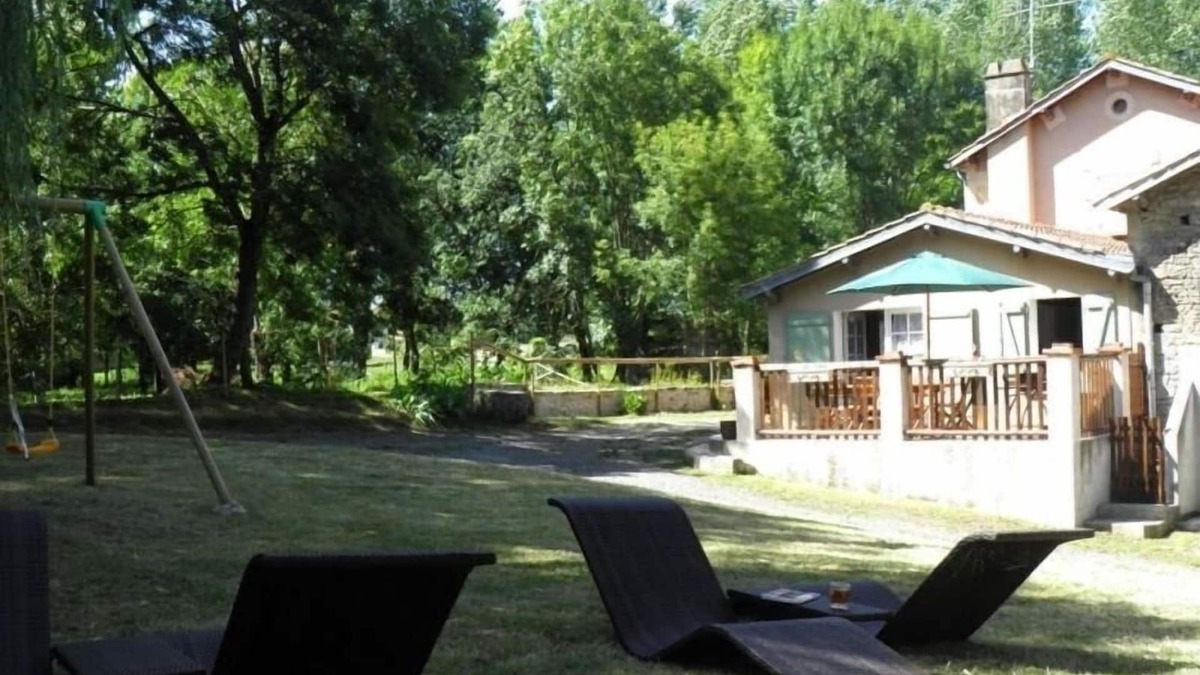 Foussais-Payre Cottage | Charming Watermill Gîte: 6BR, Fireplace, Private Garden, Pond, Terrace, WiFi, Linens Included