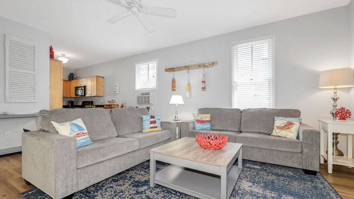 Summer Village Cottage | Charming Wells cottage w/amenities galore! 1 mile to beach, 3 miles to Ogunquit