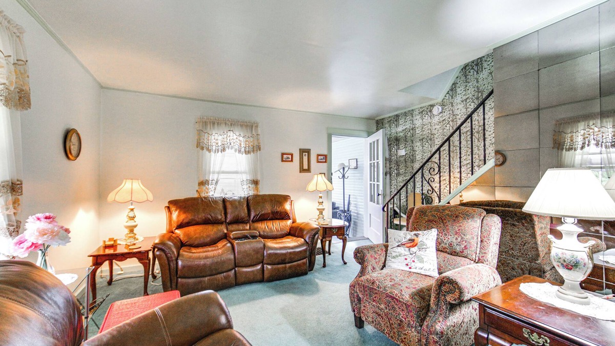 West Mifflin House | Charming West Mifflin House - 3 Mi to Kennywood!