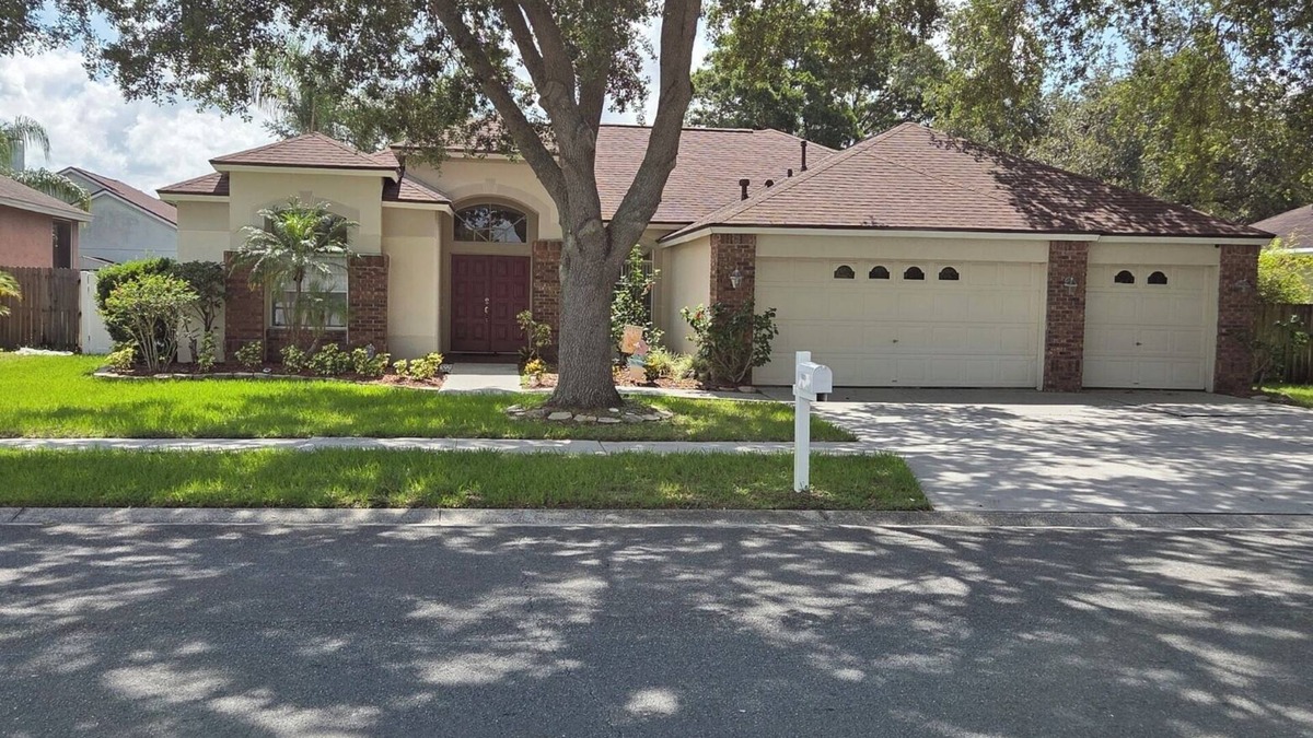 East County Civic Group House | Charming Wheel-Chair Accessible 3-bedroom Pool home in lovely Valrico