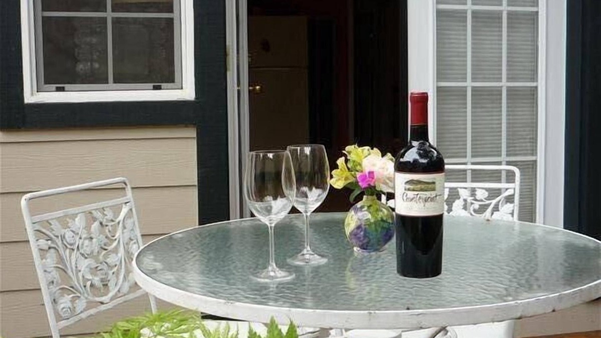Fetters Hot Springs-Agua Caliente Cottage | Charming Wine Country Cottage