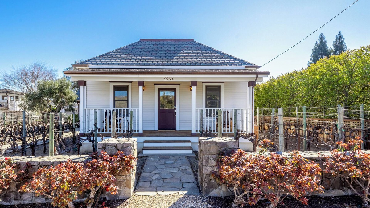 St. Helena House | Charming Wine Country Cottage Close to Downtown
