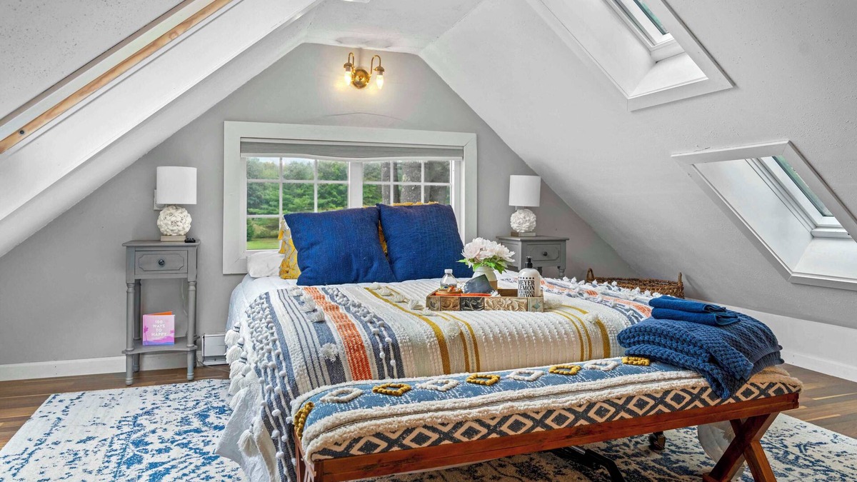 Woodstock House | Charming Woodstock Skylight Retreat- Just 10 Minutes from Loon Mountain!