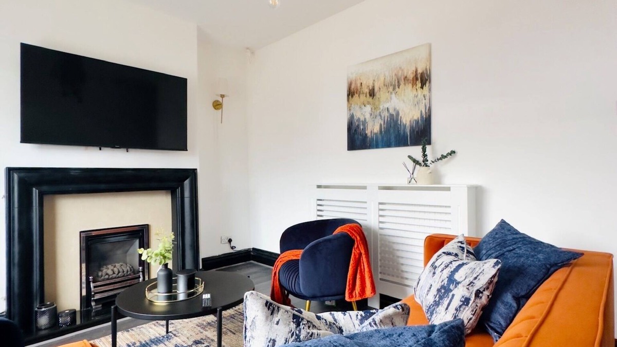 Walkden House | Charming Worsley Home w/parking