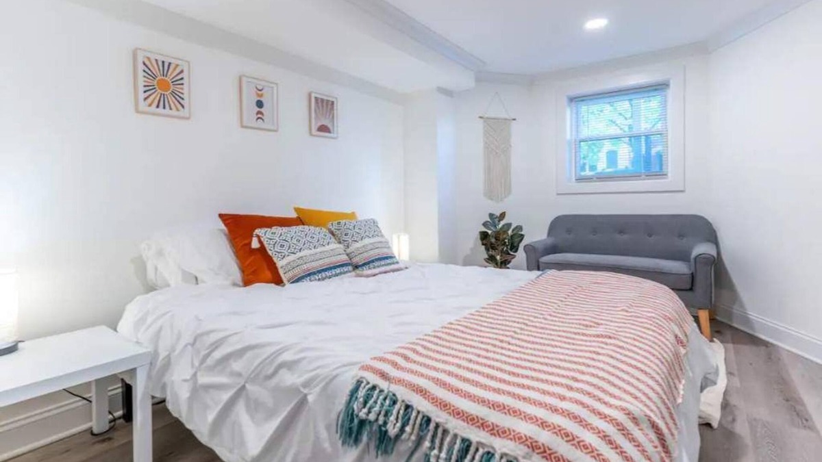 Wrigleyville Apartment | Charming Wrigleyville Home Close to the Cubs!