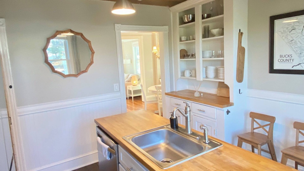 Yardley House | Charming Yardley Boro home! Steps to shops/restaurants, close to major transit