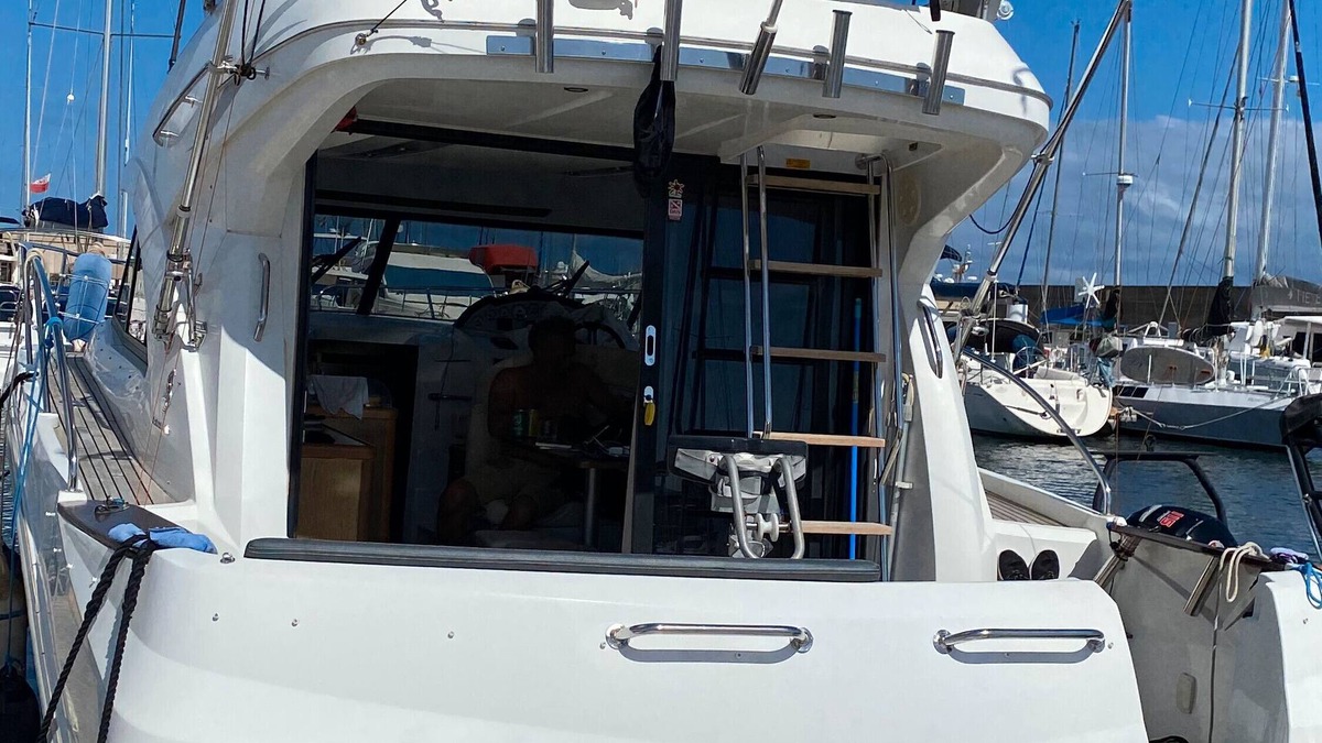 Puerto Calero Boat Rental | 'Charming Yatch' with Sea View, Wi-Fi and Air Conditioning