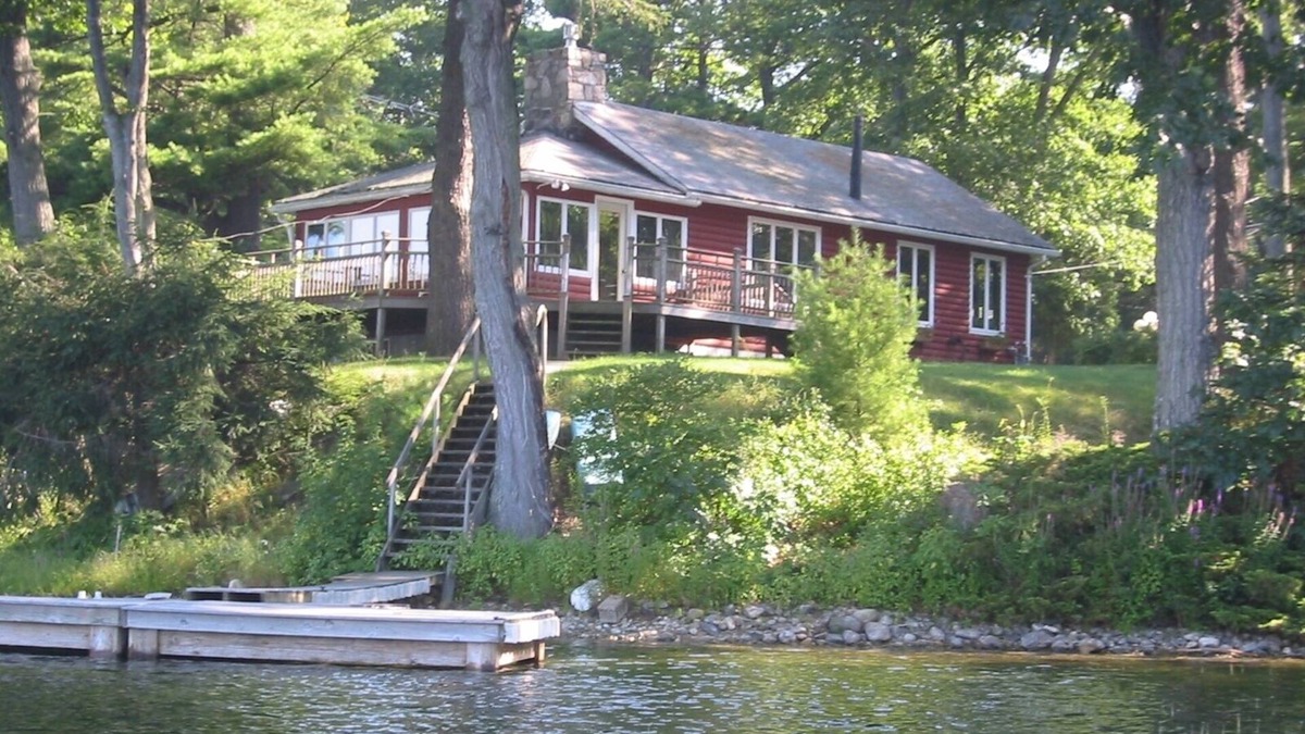 Rogers House | Charming Year Round Lakefront Cottage