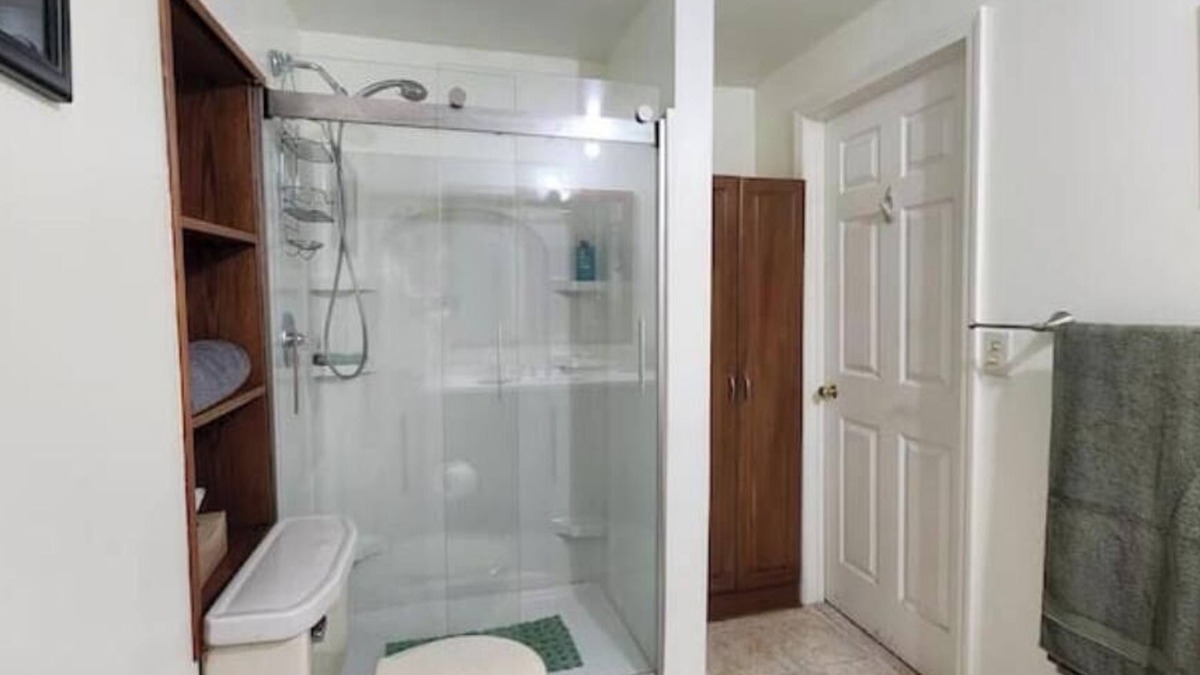 Anderson Township Apartment | Charming1-bedroom apartment w/AC, WiFi in upscale east-side neighborhood