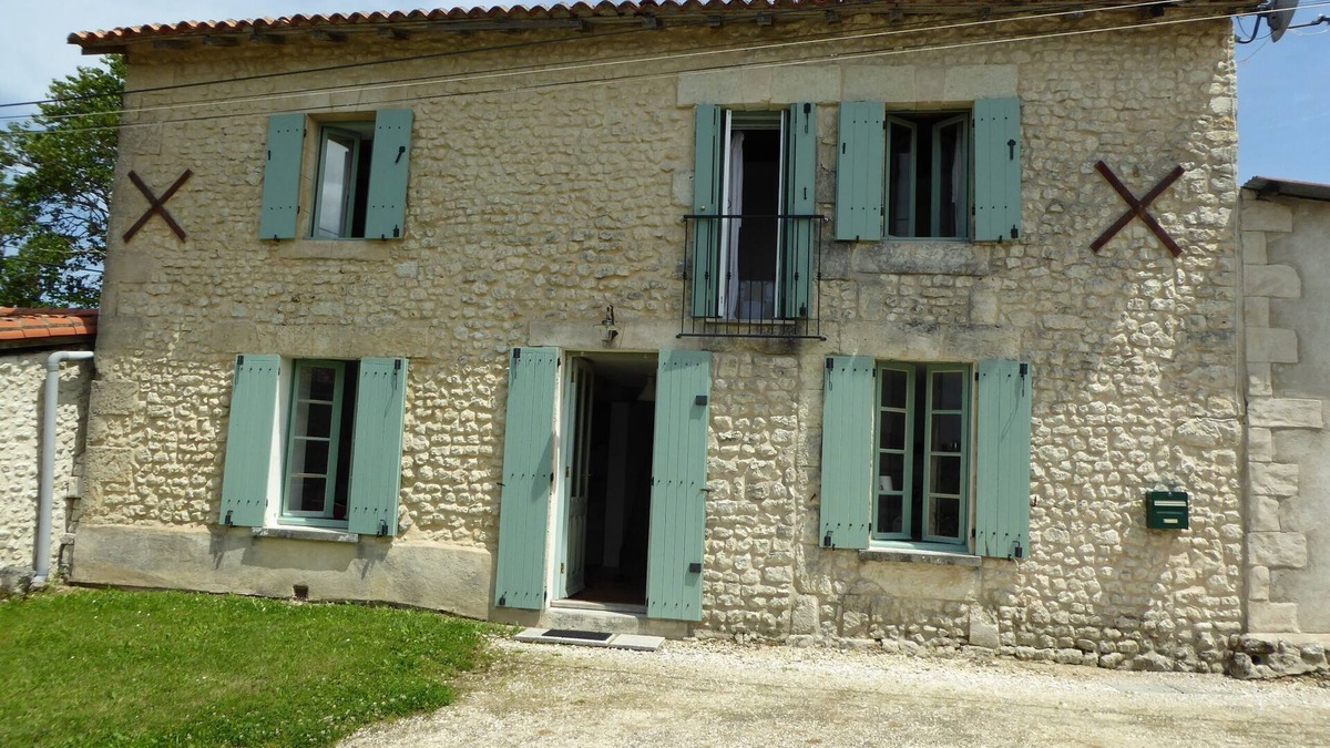 Nouvelle-Aquitaine House | Charmingly renovated and beautifully presented old stone cottage.