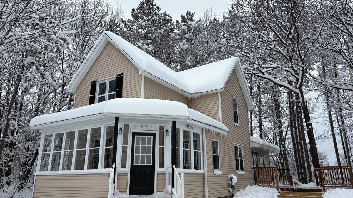 Wakefield House | Charmingly renovated 1920's ski cottage in Indian Village in Wakefield.
