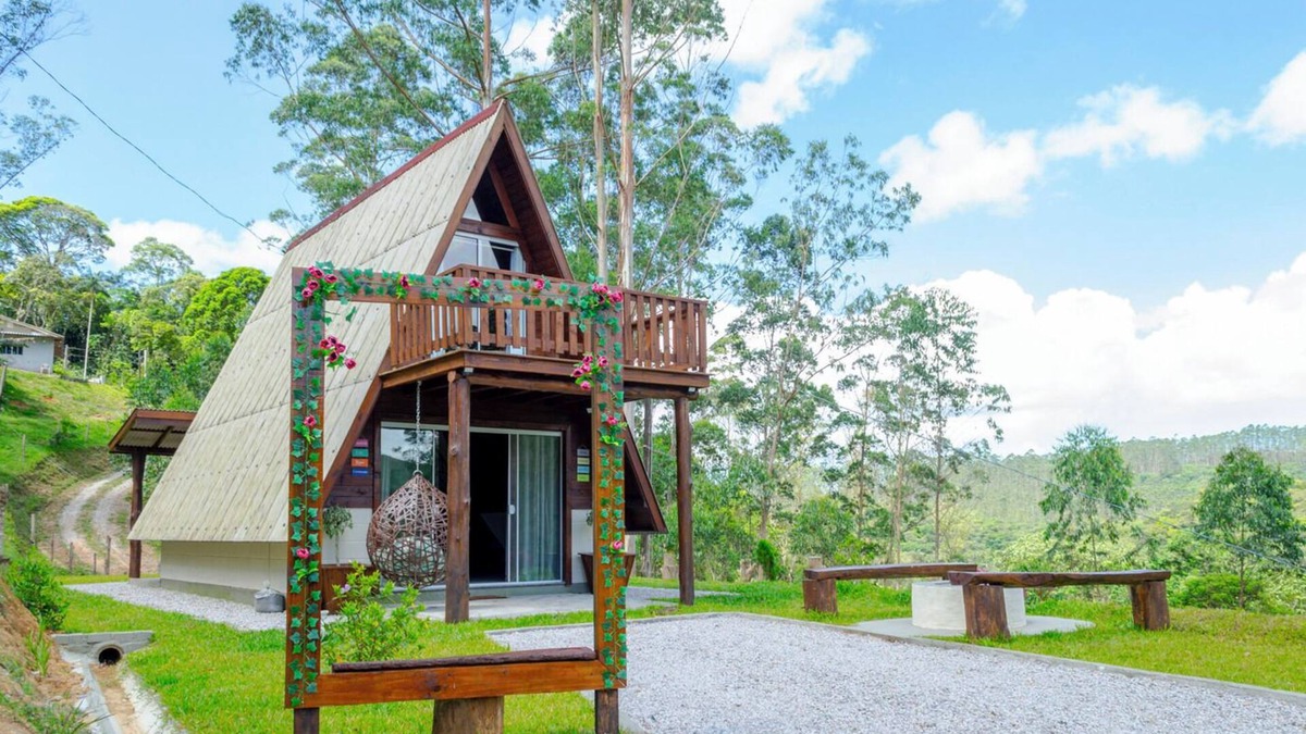 Sao Pedro de Alcantara Ski Chalet | Charmoso chalé no campo com vista para a natureza