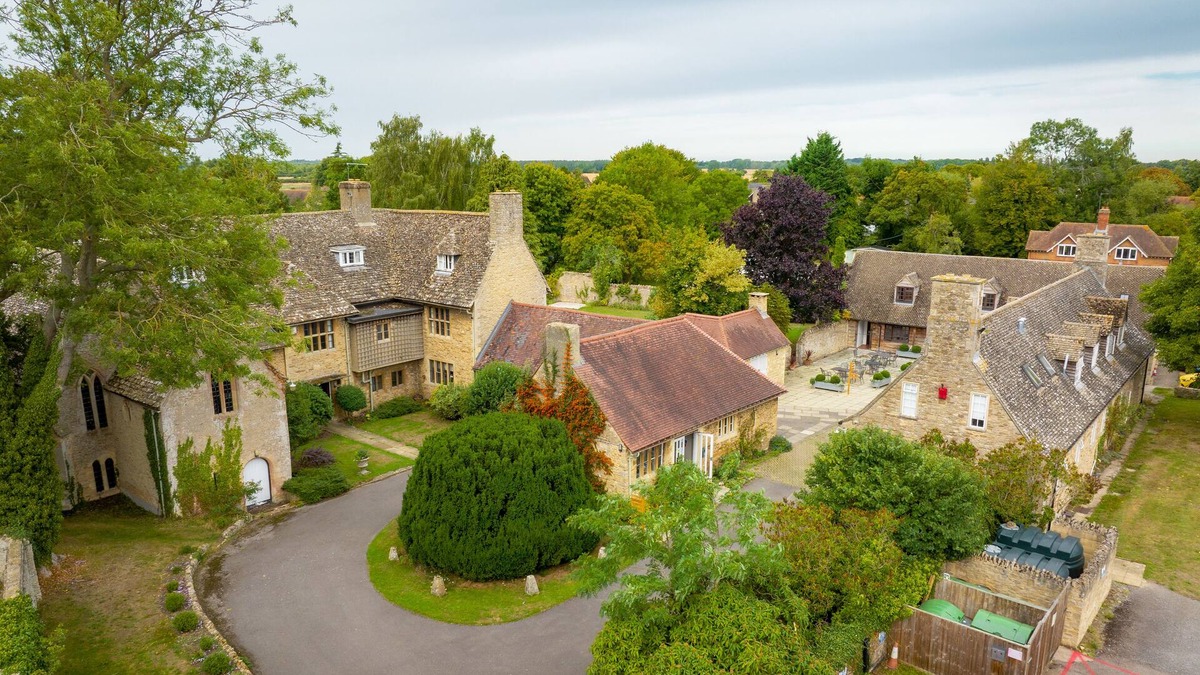 Charney Bassett House | Charney Manor