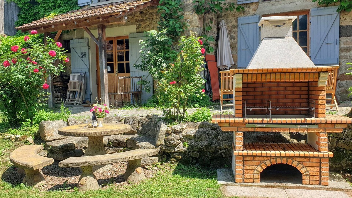 Lamastre House | Charrette Fleurie group gîte (15 people) with large activity room