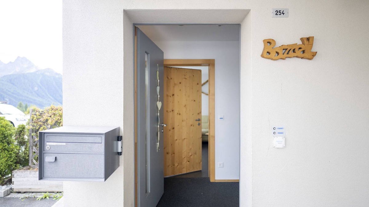 Ftan Apartment | Chasa Bazzell: Beautiful and cosy 3-room flat with a wonderful view in Ftan