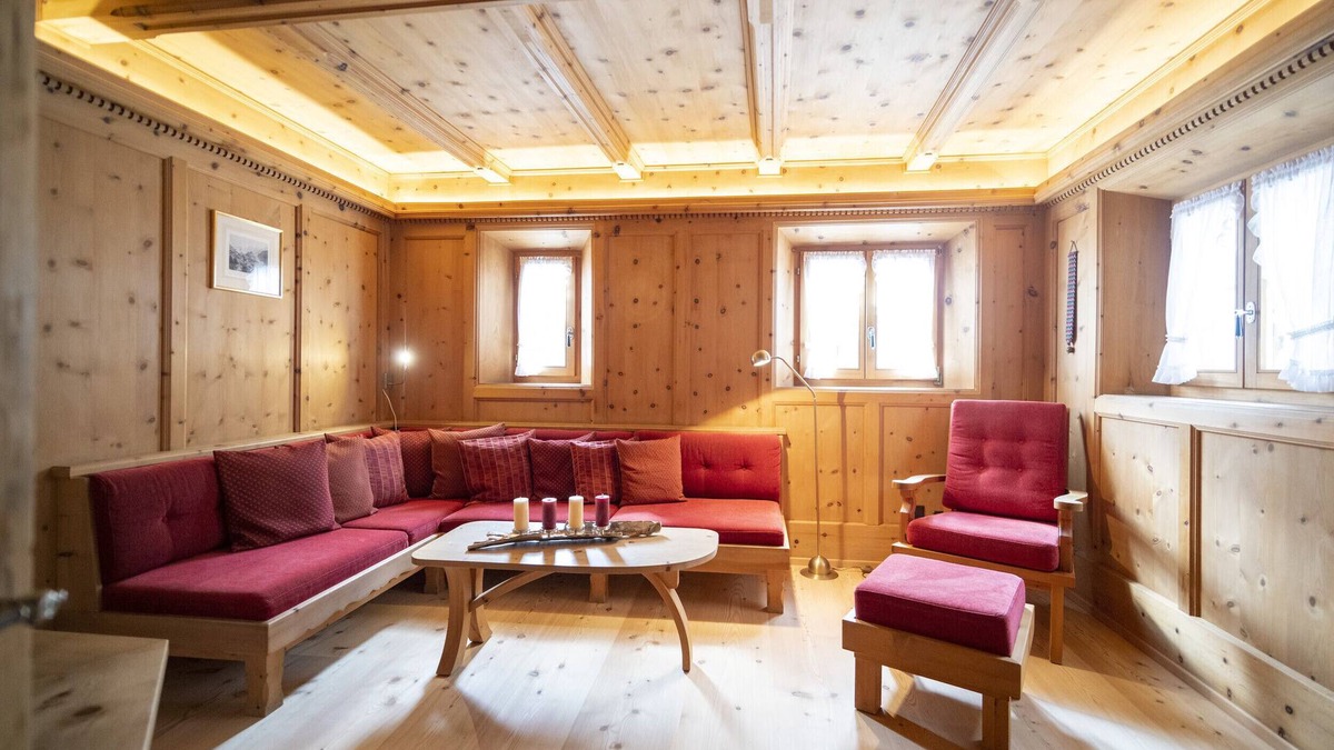 Ardez Ski Chalet | Chasa Riatsch: Renovated Engadine house in the centre of Ardez