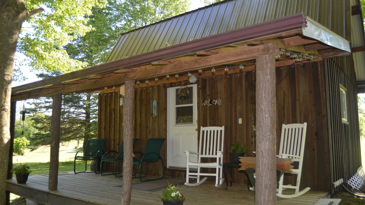 Carlton Cabin | CHASIN' MEMORIES,nCozy, rustic cabin. Close to many boating and fishing lakes.n