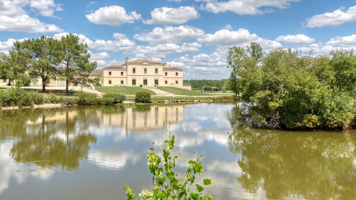 Petit-Palais-et-Cornemps Villa | CHÂTEAU 5★ Wedding, anniversary, seminar. Heated pool, sauna, billiards, wine cellar