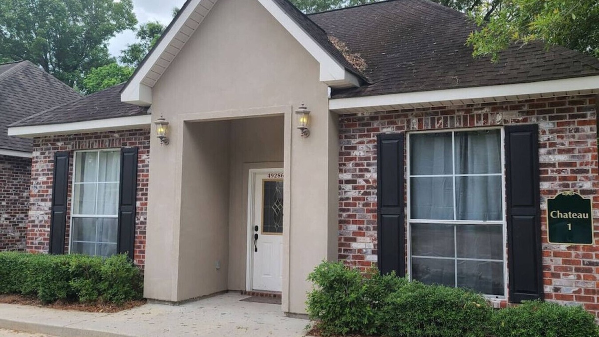 Pine Grove Apartment | Chateau 1, spacious townhouse in Tickfaw, LA