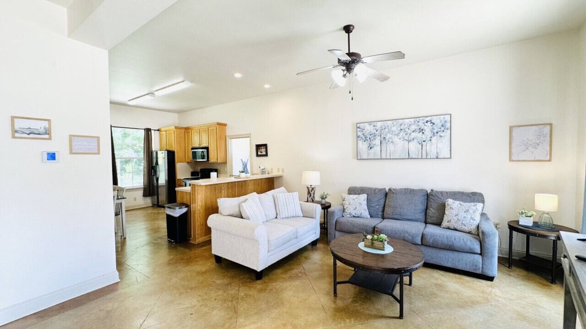 Pine Grove Apartment | Chateau 10, spacious townhouse in Tickfaw, LA