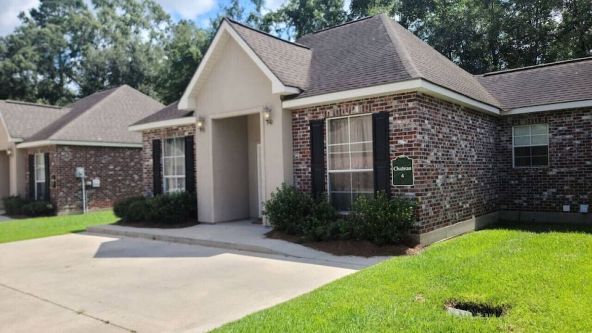 Pine Grove Apartment | Chateau 4, spacious townhouse in Tickfaw, LA